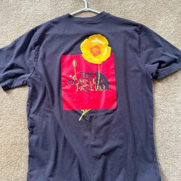 North face tee - Picture 3 of 3
